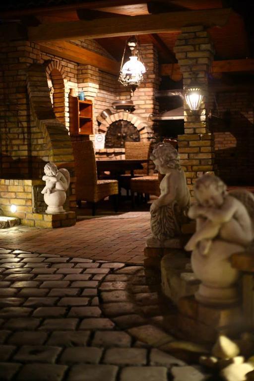 Villa Medici Vendeghaz Kiskoros Buitenkant foto