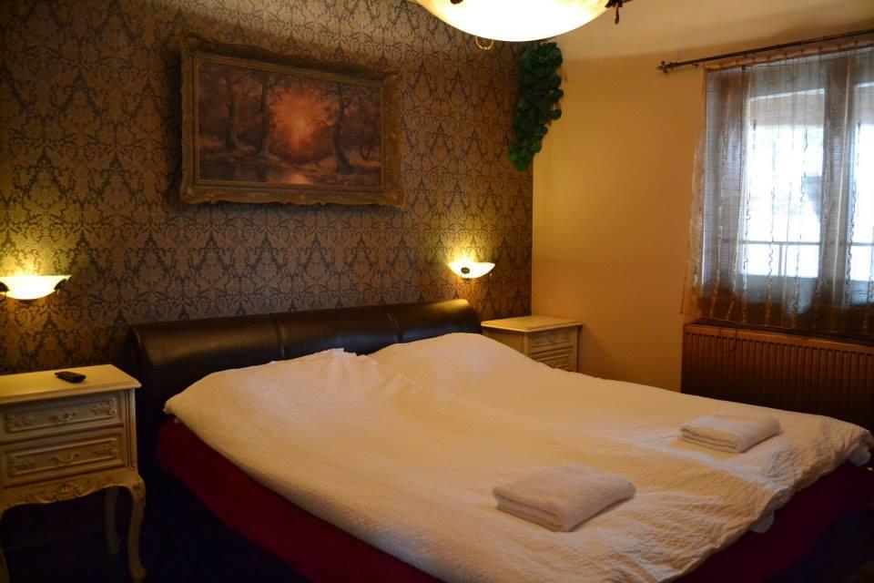 Villa Medici Vendeghaz Kiskoros Buitenkant foto